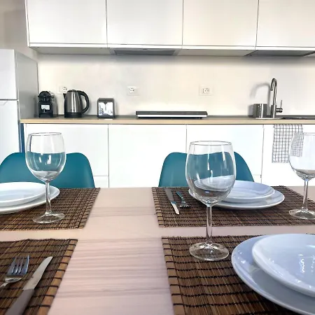 Newly Renovated Modern&bright Apt - Center Apartment