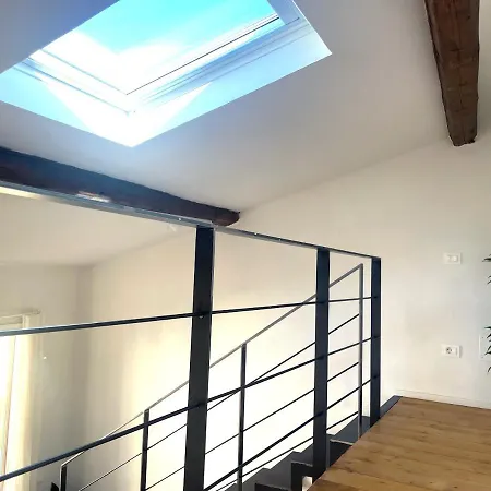 Newly Renovated Modern&bright Apt - Center Apartment *