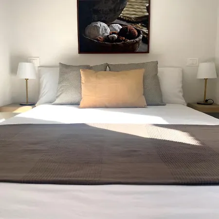 Newly Renovated Modern&bright Apt - Center Apartment *